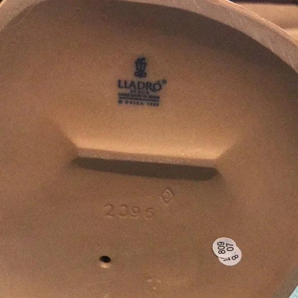 Beautiful Lladro FROM THE SPRING 010.12396 retired gres - woman with water jug - Picture 7 of 11